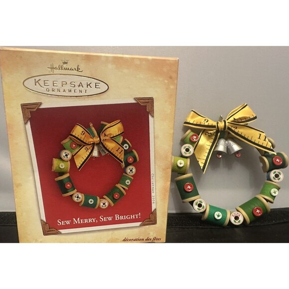VTG HALLMARK KEEPSAKE Ornament SEW MERRY SEW BRIGHT! Wreath with box 2004 - Picture 1 of 5